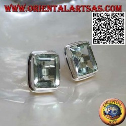 Pendientes lóbulos de plata con aguamarina natural rectangular (corte carré) en un engaste de borde liso