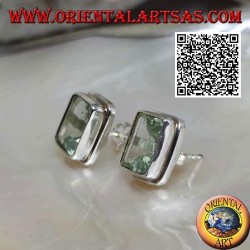 Pendientes lóbulos de plata con aguamarina natural rectangular (corte carré) en un engaste de borde liso
