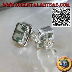 Pendientes lóbulos de plata con aguamarina natural rectangular (corte carré) en un engaste de borde liso