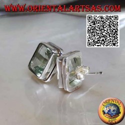 Pendientes lóbulos de plata con aguamarina natural rectangular (corte carré) en un engaste de borde liso