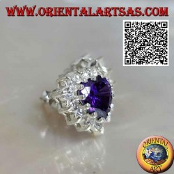 Silberlappenohrringe mit synthetischem Amethyst im Herzen, umgeben von weißen Zirkonen