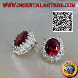 Boucles d'oreilles lobe en argent avec grenat ovale facetté entouré de zircons blancs