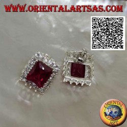 Boucles d'oreilles lobe en argent avec rubis synthétique rectangulaire entouré de zircons blancs
