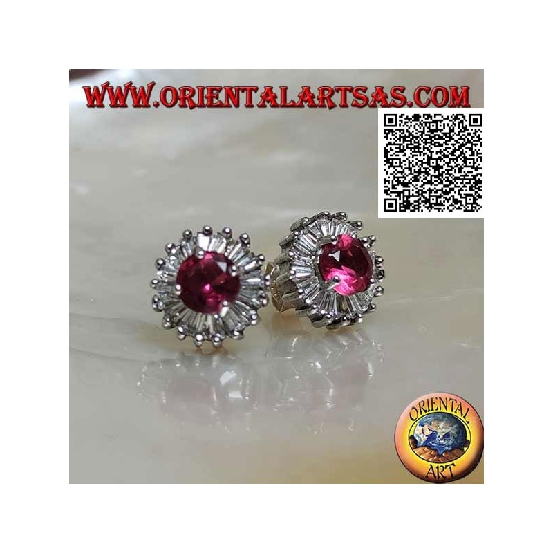 Orecchini in argento da lobo con rubino di sintesi tondo incastonato contornato da zirconi bianchi a tagli baguette