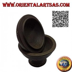 Round box with foot made by hand in mahogany wood and inlaid with mother of pearl (Lombok)