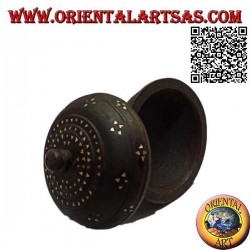 Round box with foot made by hand in mahogany wood and inlaid with mother of pearl (Lombok)