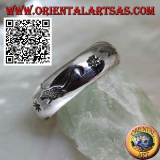 Bague en argent avec des rats gravés alternant avec des étoiles