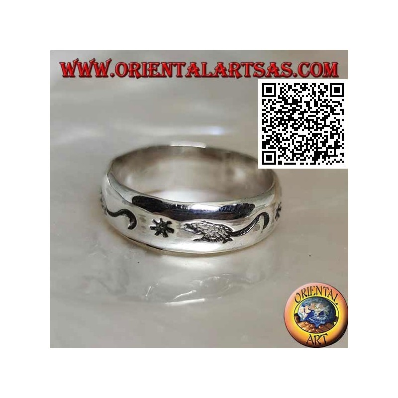 Bague en argent avec des rats gravés alternant avec des étoiles