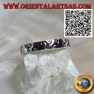 Anello in argento a fedina con triskell triscele inciso
