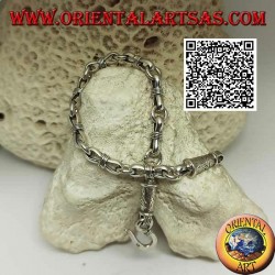 Pulsera de cadena de plata suave con anillos alternos y óvalos estrechos en el centro y cierre grabado