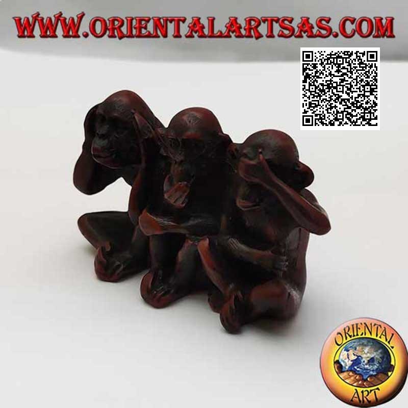 Scultura delle tre scimmie sagge rappresentanti il proverbio "non vedo, non sento e non parlo" in resina