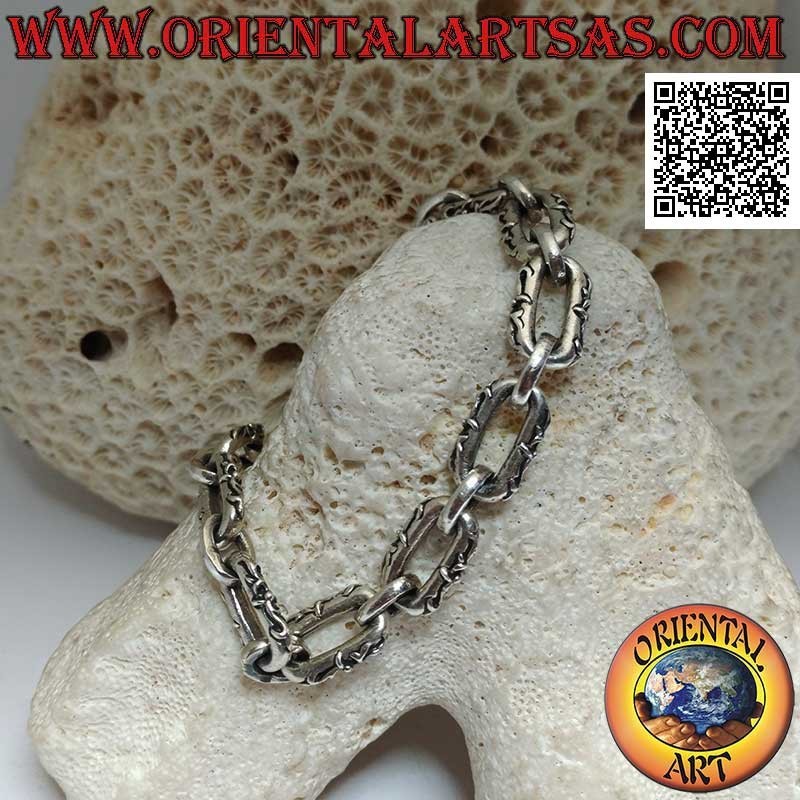 Silver chain bracelet with oval rings with embossed decorations measuring 22.5 cm x 9 mm