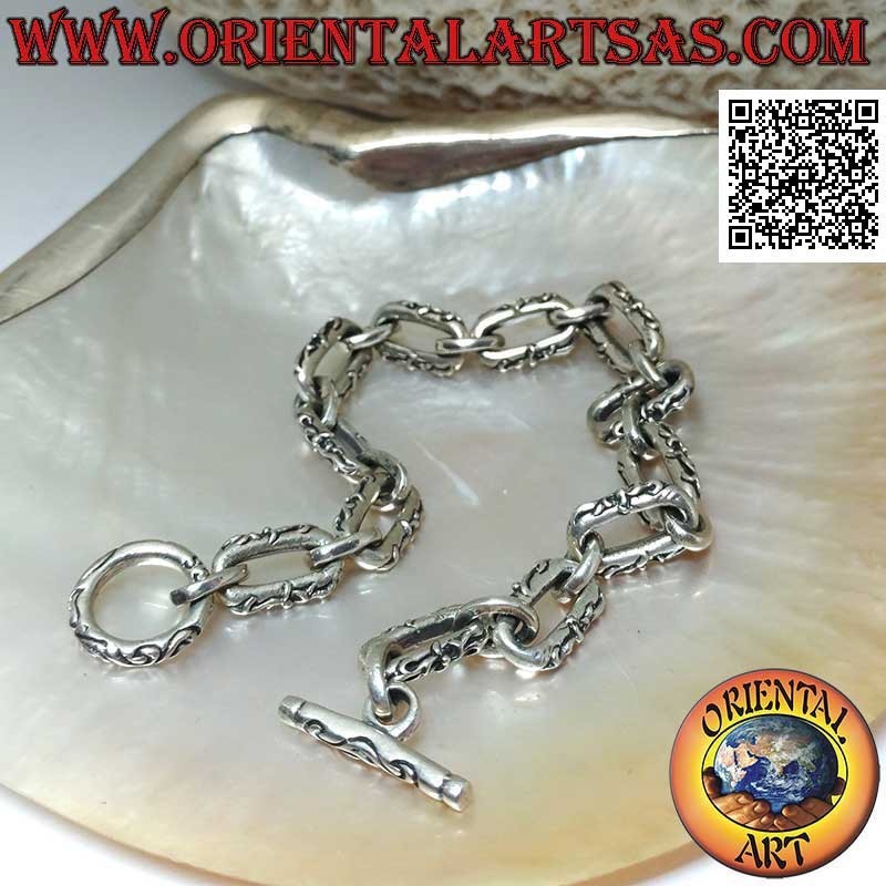 Silver chain bracelet with oval rings with embossed decorations measuring 22.5 cm x 9 mm