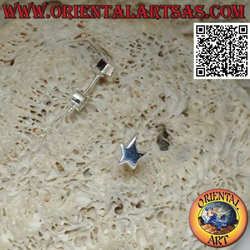 Mini pendiente de plata, estrella irregular lisa y gruesa
