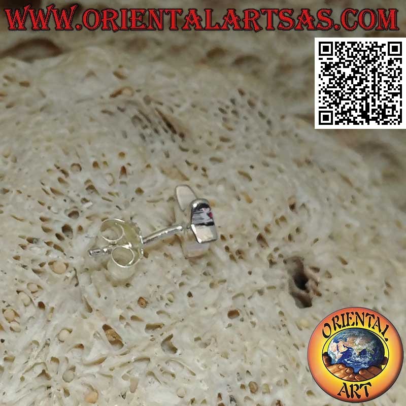 Mini boucle d'oreille en argent, étoile irrégulière lisse et épaisse