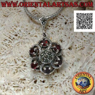 Colgante de plata con cúpula hexagonal tachonada de marcasita con seis granates naturales engastados