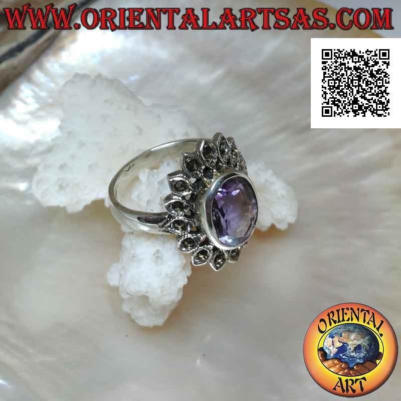 Bague en argent avec améthyste facettée ovale naturelle entourée de pétales ovales avec marcassite