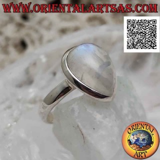 Silberring mit Cabochon Drop Regenbogen Mondstein auf einer einfachen und glatten Einstellung