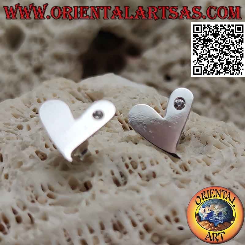 Orecchini in argento da lobo a forma di cuore liscio con zircone su un lato