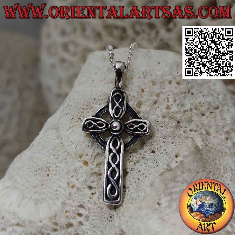 Colgante de plata, cruz celta con el símbolo del infinito en bajorrelieve