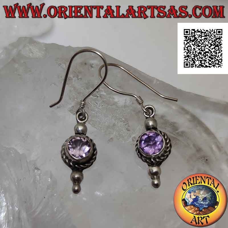 Boucles d'oreilles en argent avec améthyste ronde entourées d'entrelacs et de boules dessus et dessous