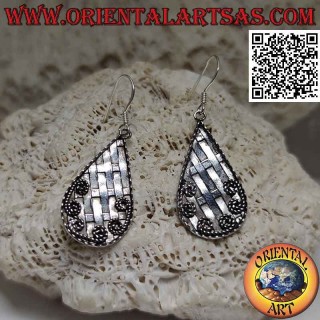Pendientes de palanca de plata con gota de celosía e hilos decorativos