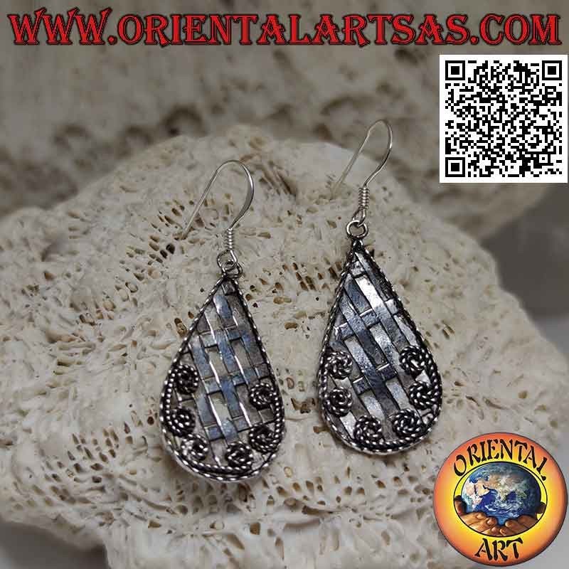 Pendientes de palanca de plata con gota de celosía e hilos decorativos