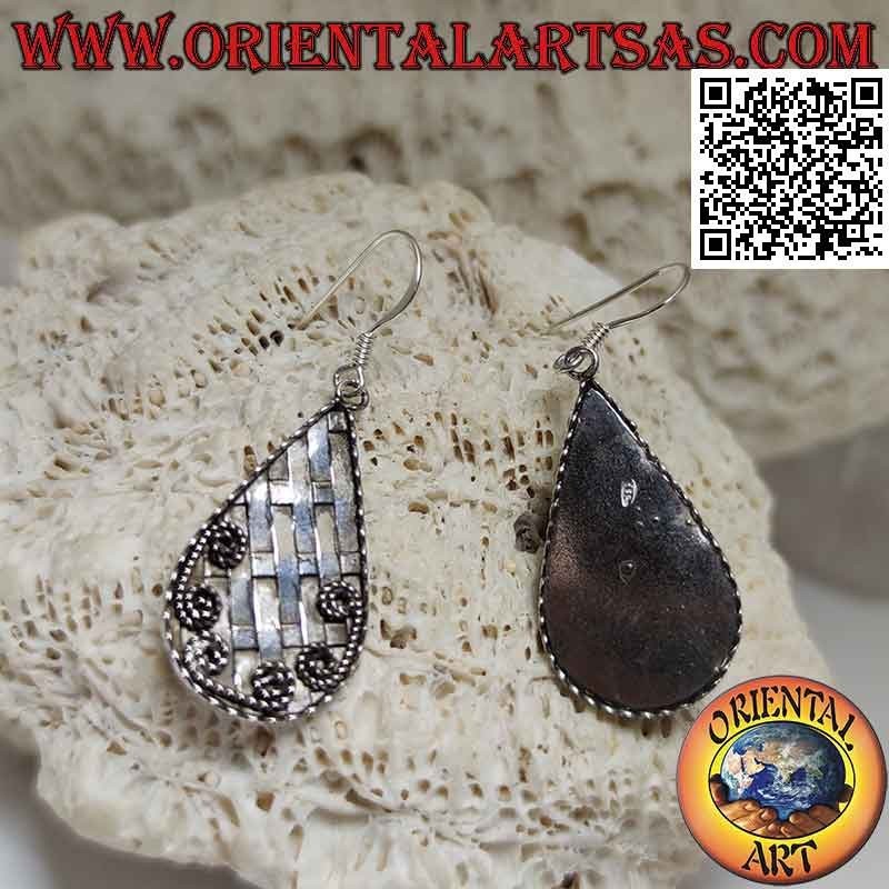 Orecchini in argento a monachella con goccia lavorata a reticolo e fili di decorazione