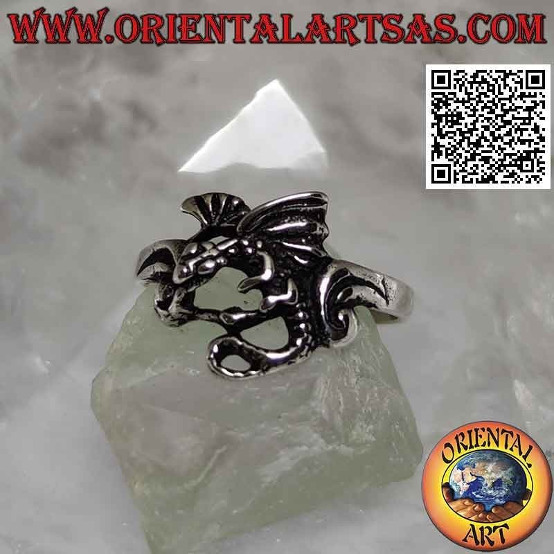 Anillo de plata con dragón basilisco en vuelo de perfil