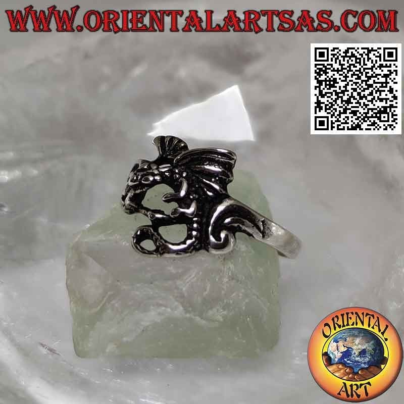 Bague en argent avec dragon de basilic en vol de profil