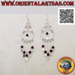 Créoles en argent de style baroque avec cristaux grenat suspendus au centre et en dessous