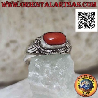 Bague en argent avec décorations transversales et latérales corail naturel (fait main)