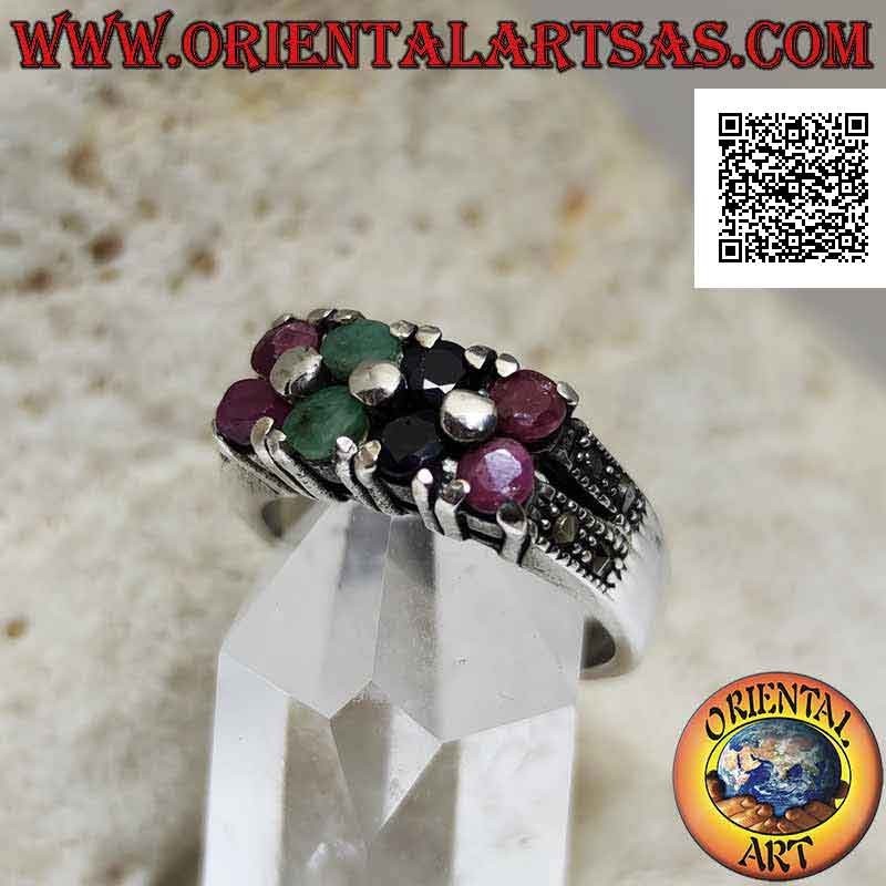 Anello in argento a fascia con due file di rubini, smeraldi, zaffiri e marcassite
