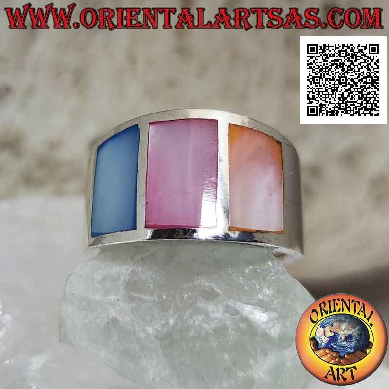 Anillo de plata con banda lisa con tres nácar multicolor engastados en el alambre (2)