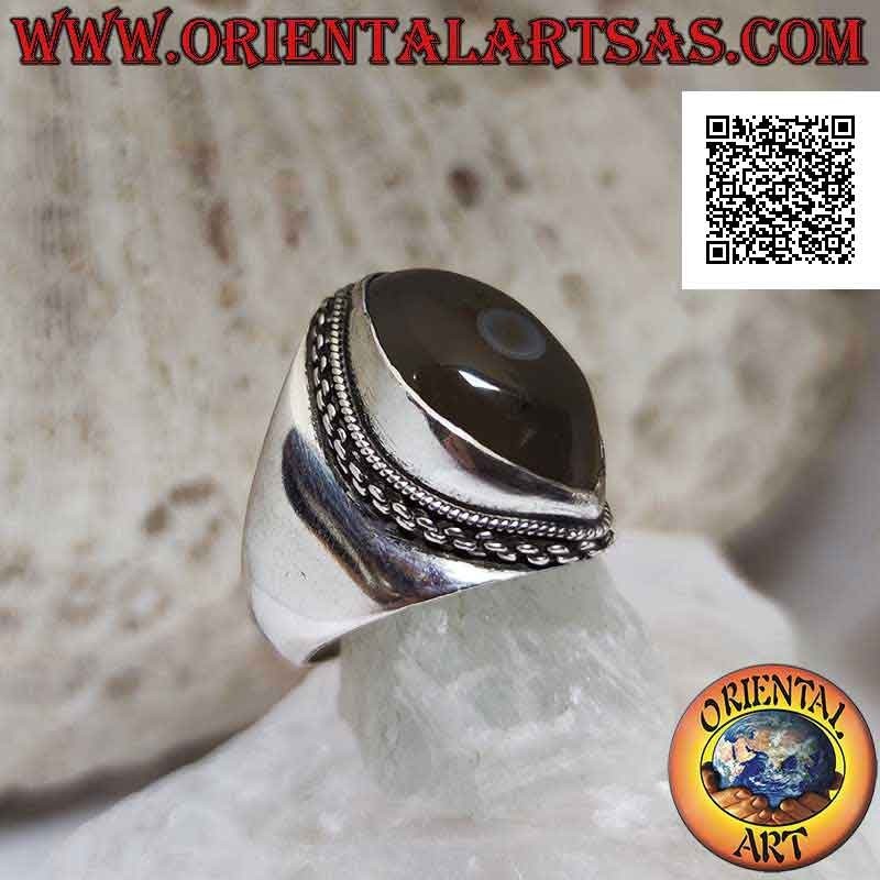 Anillo de plata con ágata ojo de Shiva grisáceo con lanzadera y borde de cadena en engaste liso (f)