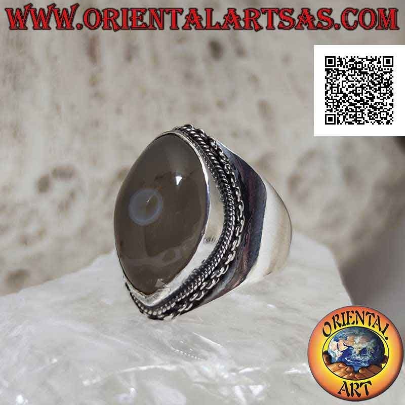 Bague en argent avec agate oeil de Shiva grisâtre avec navette et bord de chaîne sur monture lisse (f)