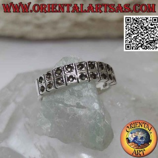 Silberbandring mit zwei Reihen Quadrate mit Markasit in der Mitte