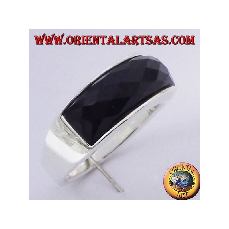 Bague en argent avec la courbe facettes onyx