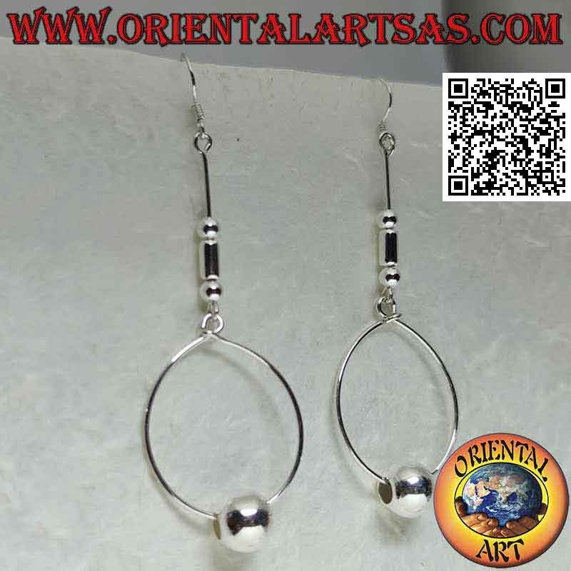 Pendientes de palanca de plata con esfera móvil en el óvalo colgante