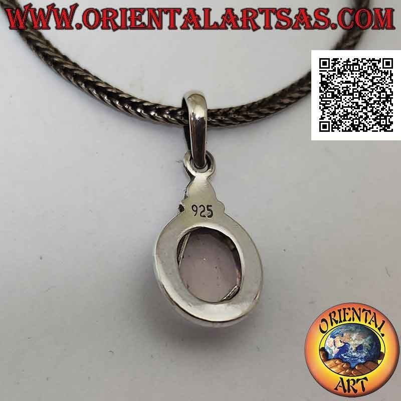 Pendentif en argent avec quartz rose cabochon ovale sur monture lisse avec bord saillant