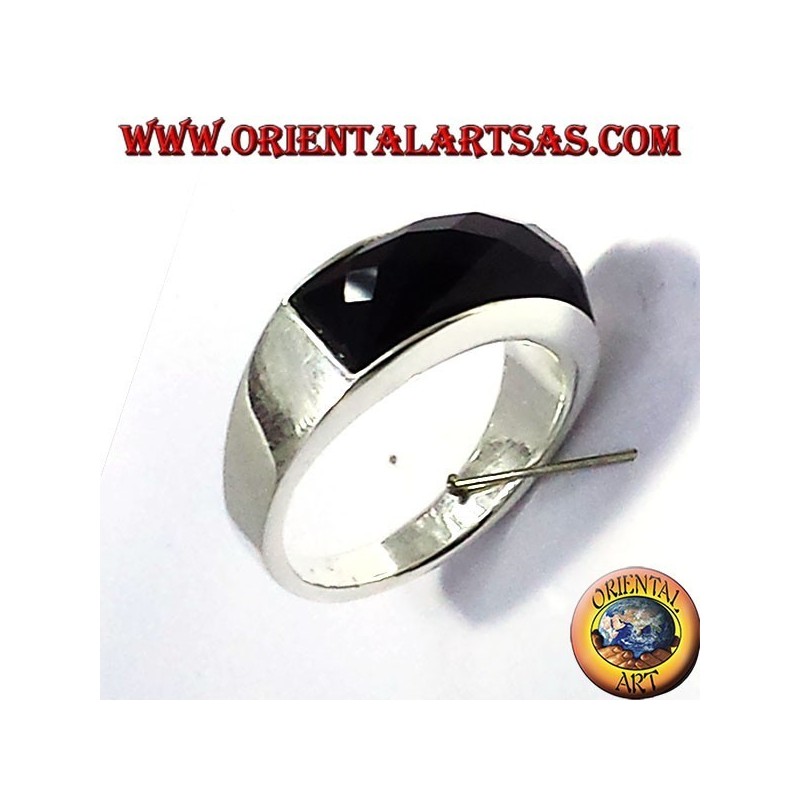 Bague en argent avec la courbe facettes onyx