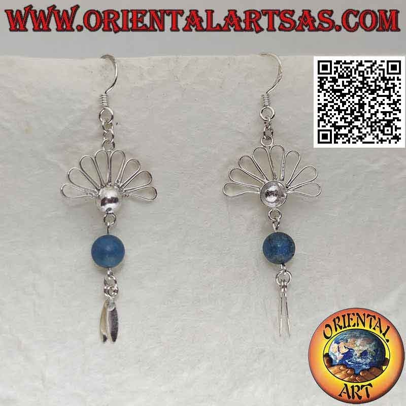 Boucles d'oreilles en argent avec partie d'une marguerite et perle turquoise avec pendentifs