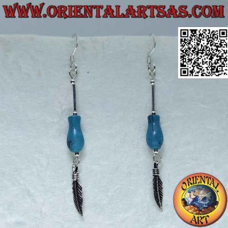 Orecchini in argento a bastoncino d'argento e turchese con piuma pendente