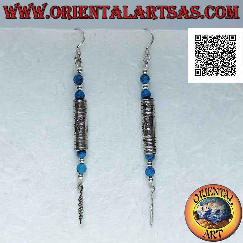 Boucles d'oreilles tube en argent décorées de perles turquoises dessus et dessous et pendentif plume