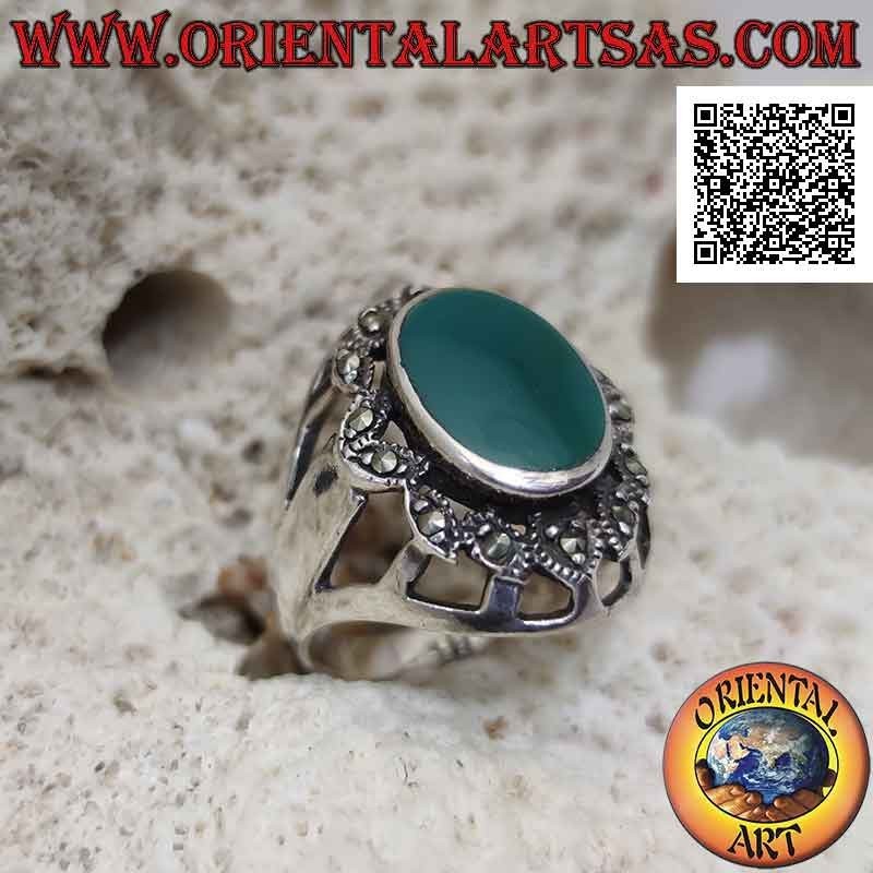 Silver ring with oval green agate surrounded by oval inserts with marcasite and lateral opening