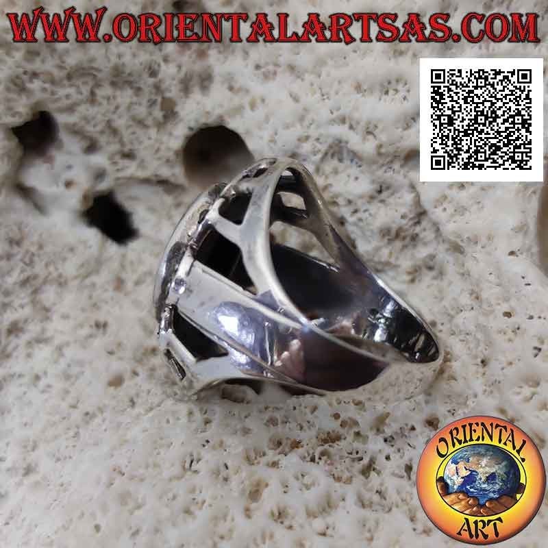 Anillo de plata con ágata verde ovalada rodeada de inserciones ovaladas con marcasita y abertura lateral