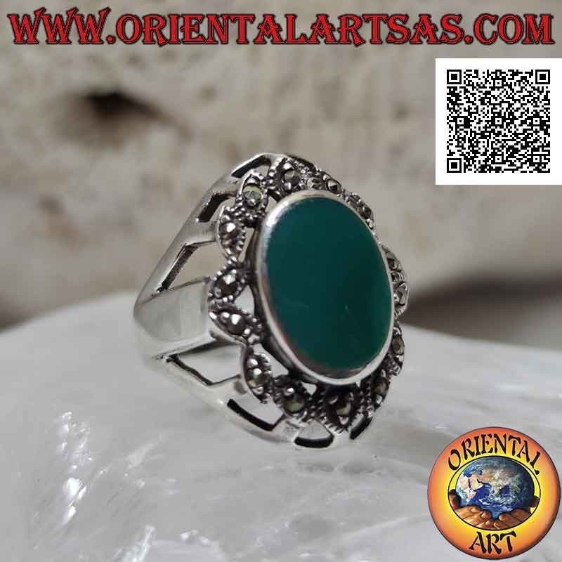 Silver ring with oval green agate surrounded by oval inserts with marcasite and lateral opening