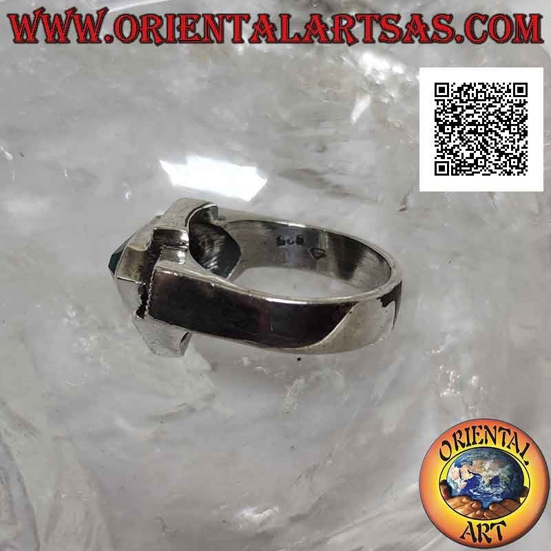 Bague en argent avec agate verte triangulaire entourée de marcassite à différents niveaux