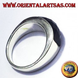 bague en argent avec la courbe rectangulaire à facettes onyx