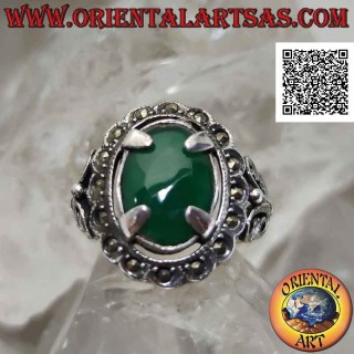 Silver ring with harpooned oval green agate surrounded by marcasite and with lateral decorations